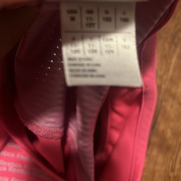 Youth pink Reebok workout top - Picture 4 of 4